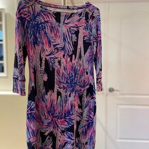 Stunning Lilly Pulitzer dress! You’ll get tons of compliments with this one! XS